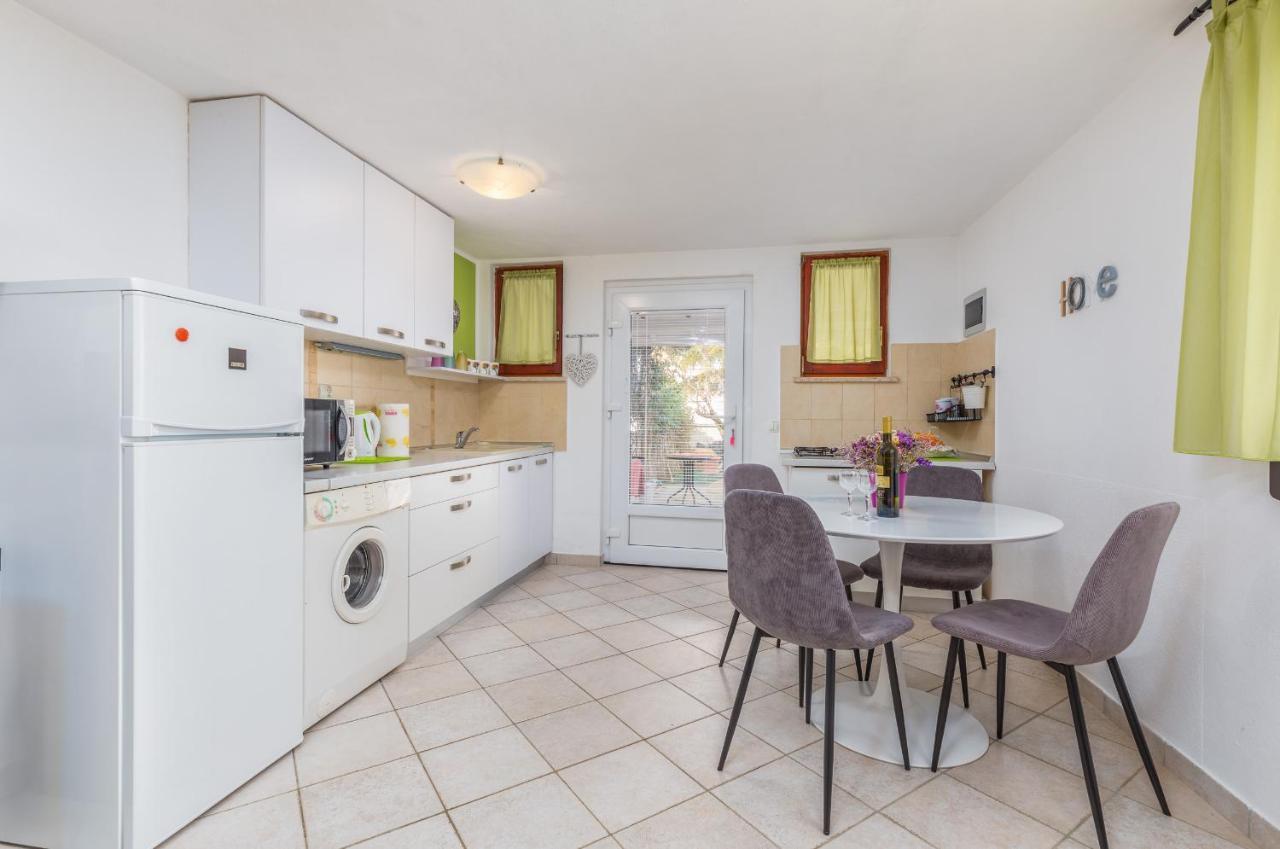 Holiday Home Nadia Pula Exterior photo