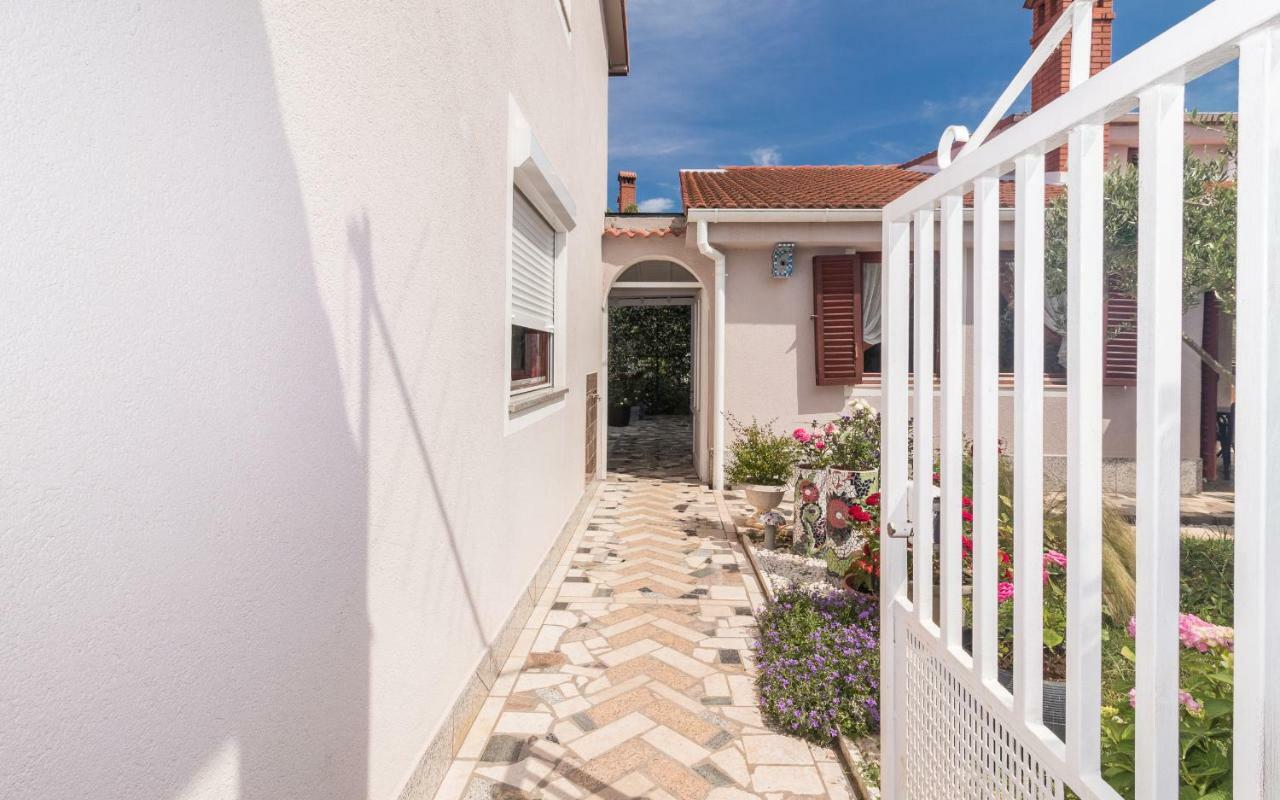 Holiday Home Nadia Pula Exterior photo